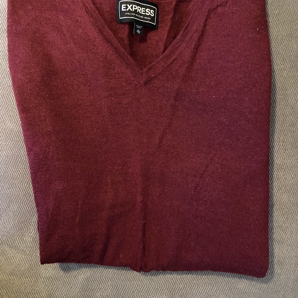Men Express Marino wool sweater Extra Large v neck burgundy slightly used.